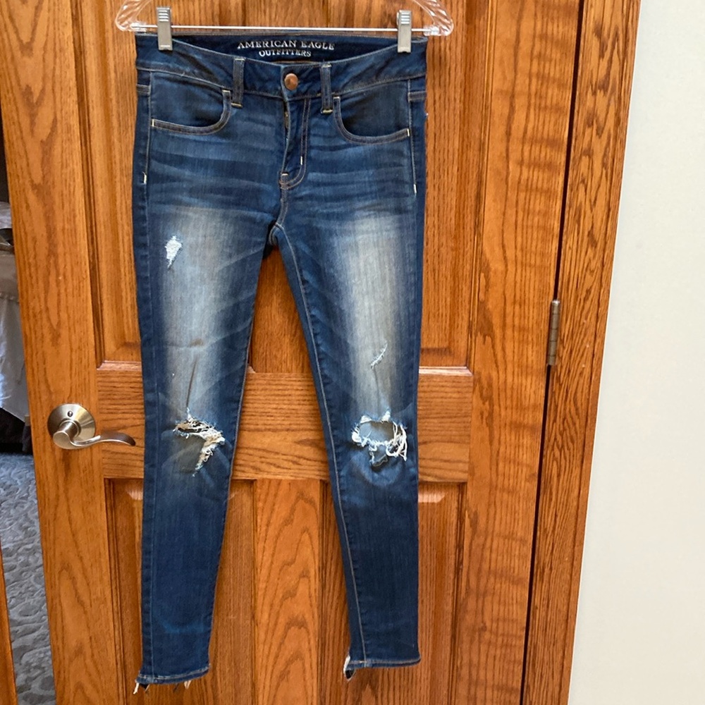 American Eagle Outfitters Blue Skinny Jeans with Distressed Details, size 2
